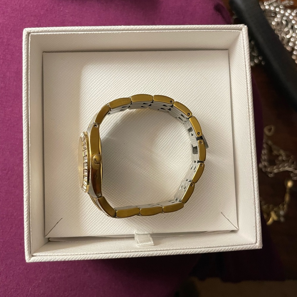 Ladies Relic Watch - Picture 2 of 8
